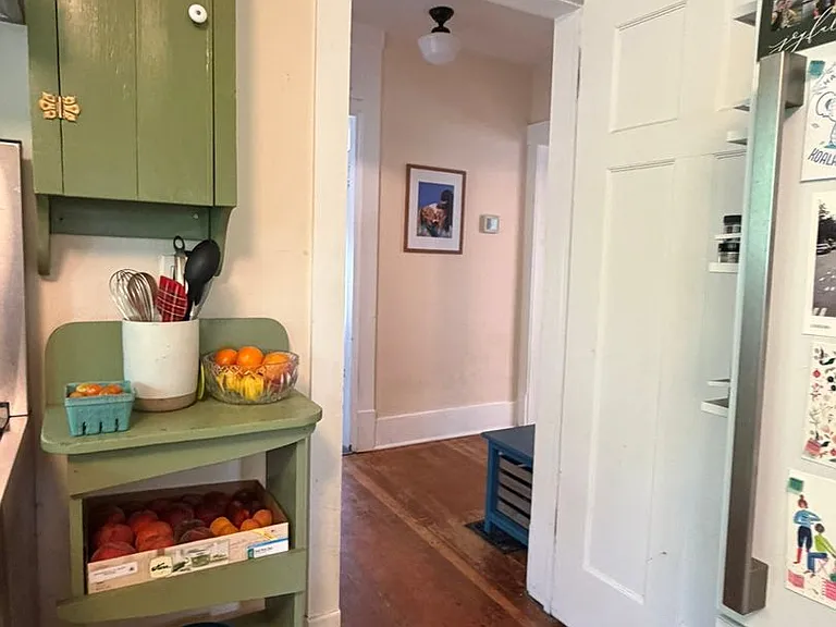 1424 W Franklin St — Photo 16