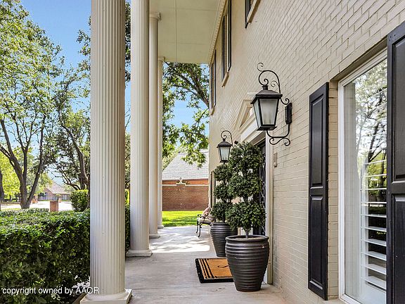 4th image of 7228 Versailles Dr
