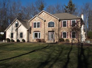 2569 Highview Dr, Brodheadsville, PA