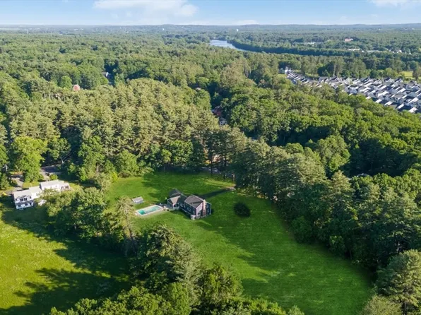 15-17 Lawndale Rd, Tyngsboro, MA 01879