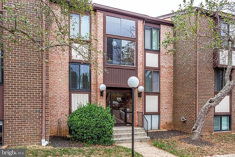 1st image of 3111 Buccaneer Ct APT 101