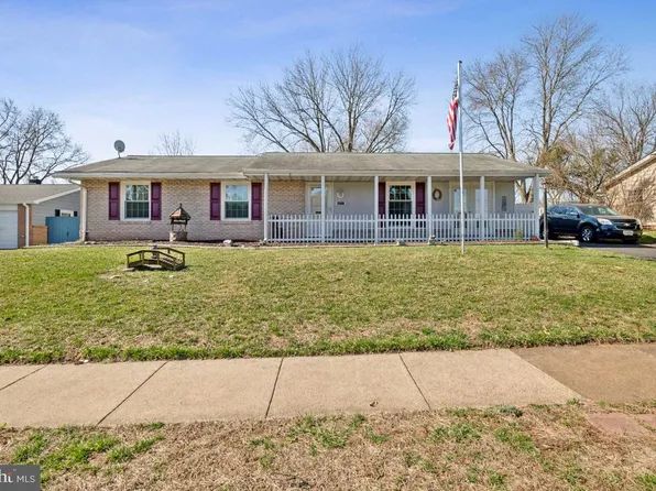 46713 Winchester Dr, Sterling, VA 20164