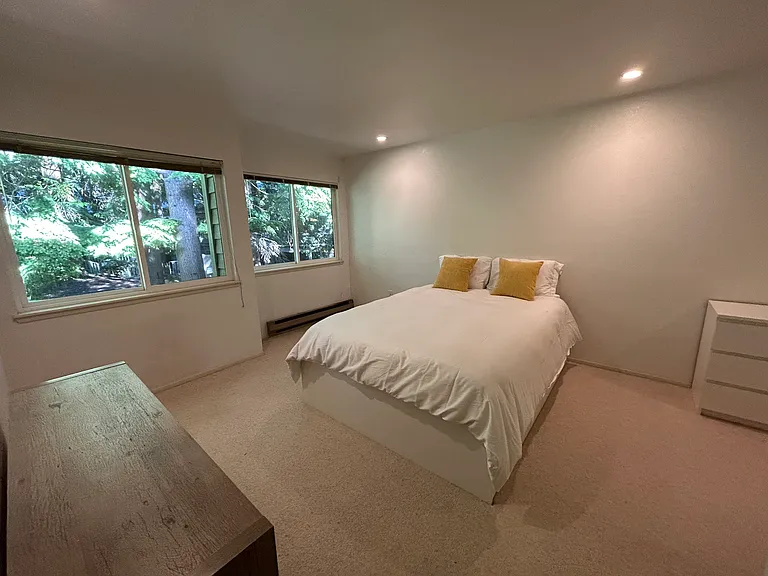 1270 Bellevue Way NE #4 — Photo 11