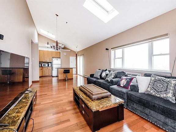 5th image of 24 Pennyfield Ave APT 3C