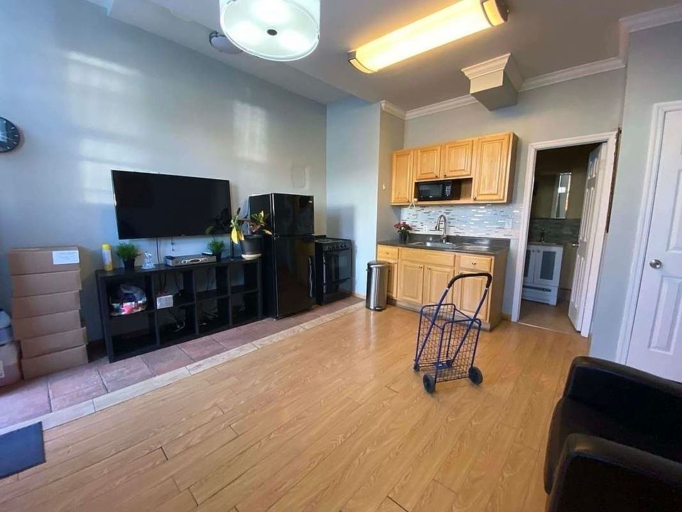 1st image of 399 Smith St APT 1D