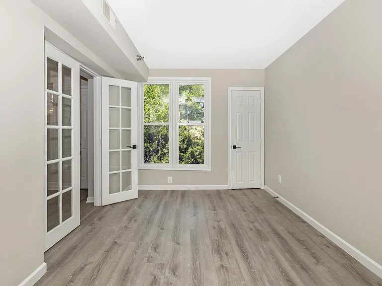 205 N Market St — Photo 32