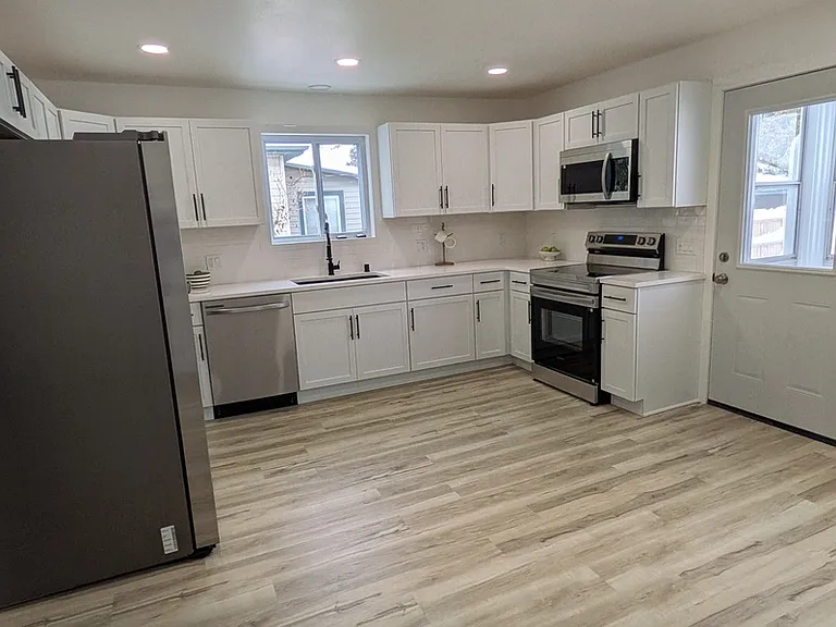 160 Guilford St — Photo 15