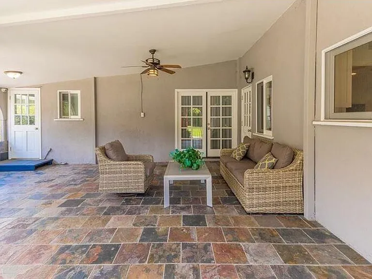 555 Sierra Madre Blvd — Photo 24