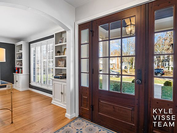 5th image of 2730 Oakwood Dr SE