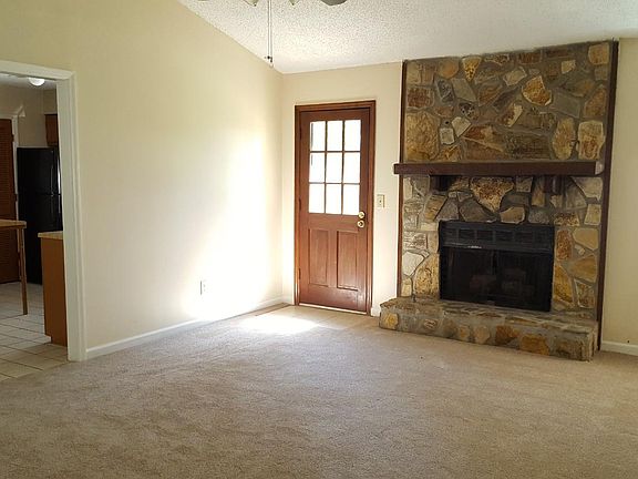 4th image of 2736 Macby Ave