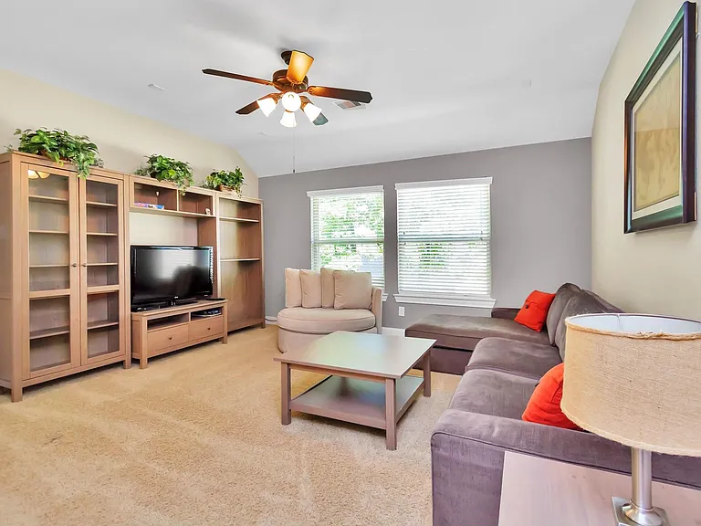 63 S Victoriana Cir — Photo 9