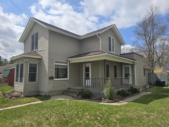 216 S Chapman St, Chesaning, MI 48616