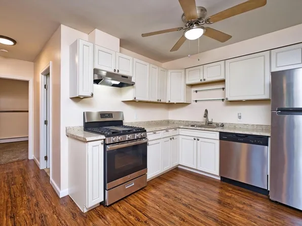 3652 N Main St APT 4, Fall River, MA 02720