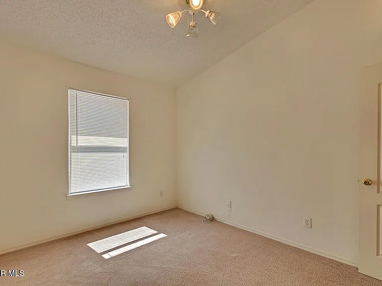 1417 Plaza Verde Dr — Photo 22