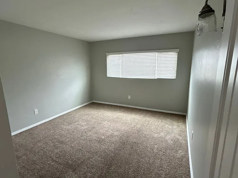 120-126 Date Ave — Photo 12