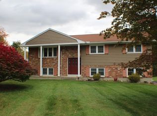 16 Briarwood Dr, Middletown, NY 10940