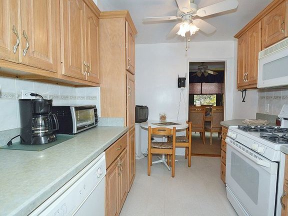 4th image of 1875 Corporal Kennedy St #2H