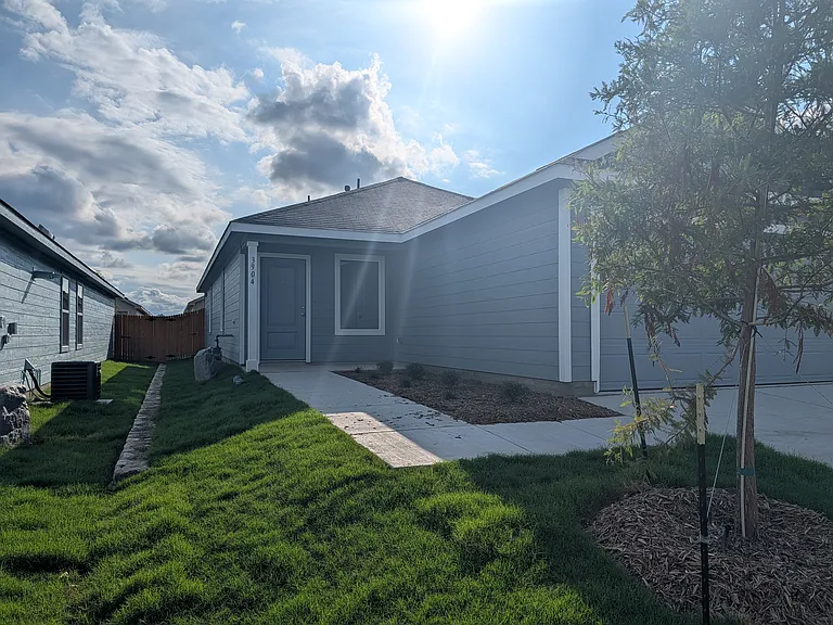 3904 Superior Pl — Photo 2