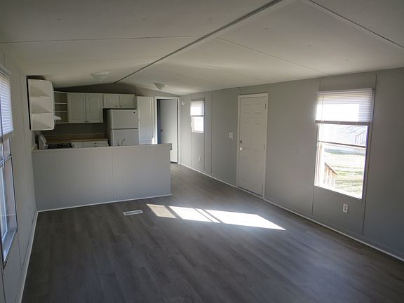2nd image of 1137 White Oak E