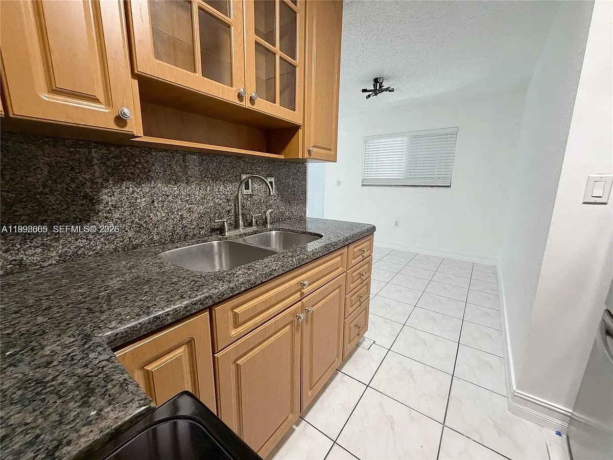Building Photo - 2565 W 56th St #101