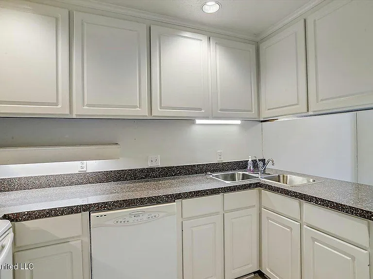 200 Woodgreen Dr — Photo 6
