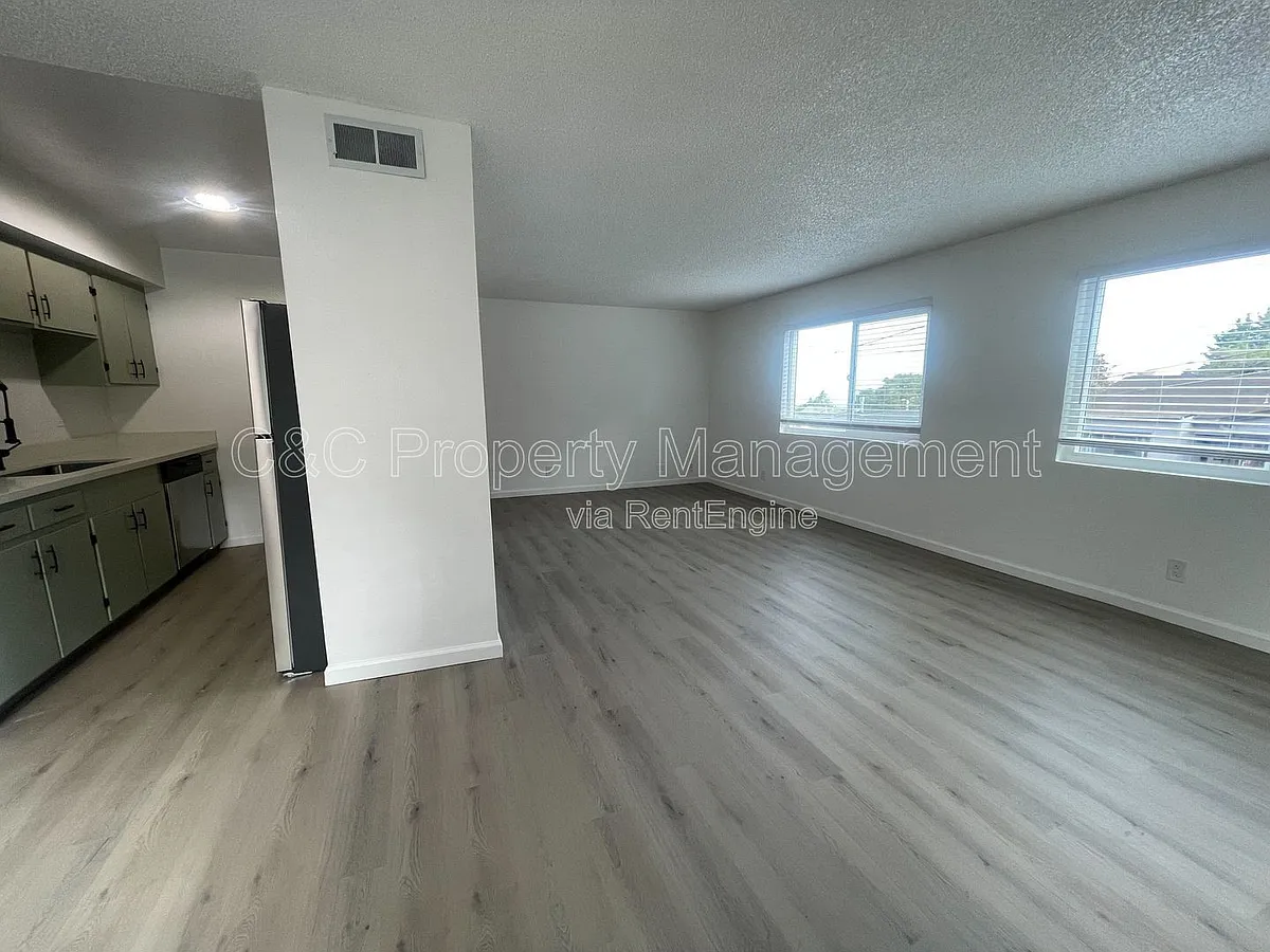 Building Photo - 260 Lighthouse Ave #E