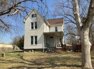 1027 N Main St, Lewistown, IL