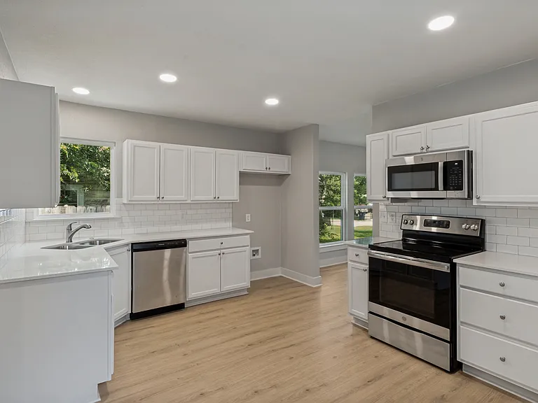 1217 Alaska Ave — Photo 2