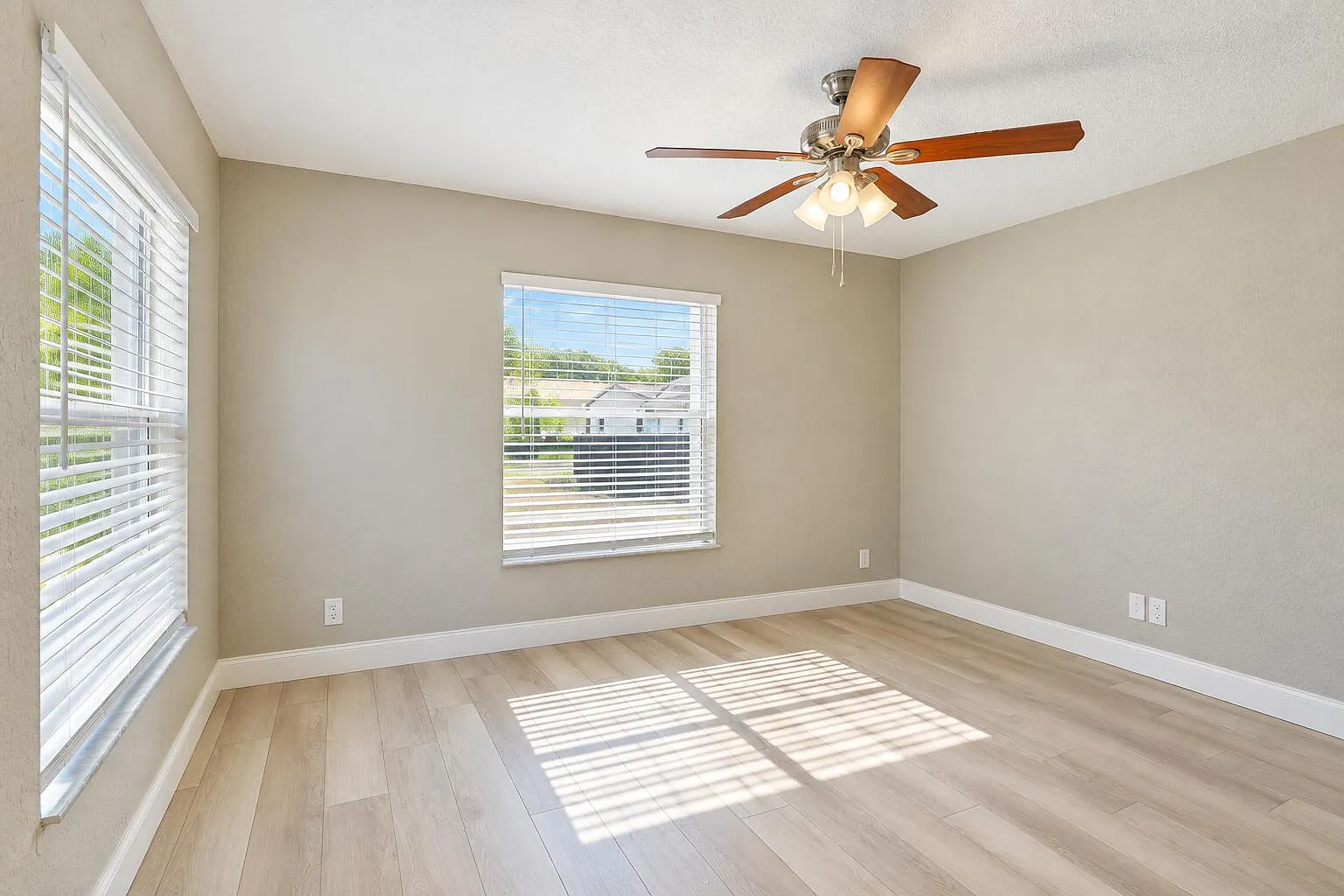 3 bed, 2.0 bath, 1279 sqft, $3,400 — Photo 1