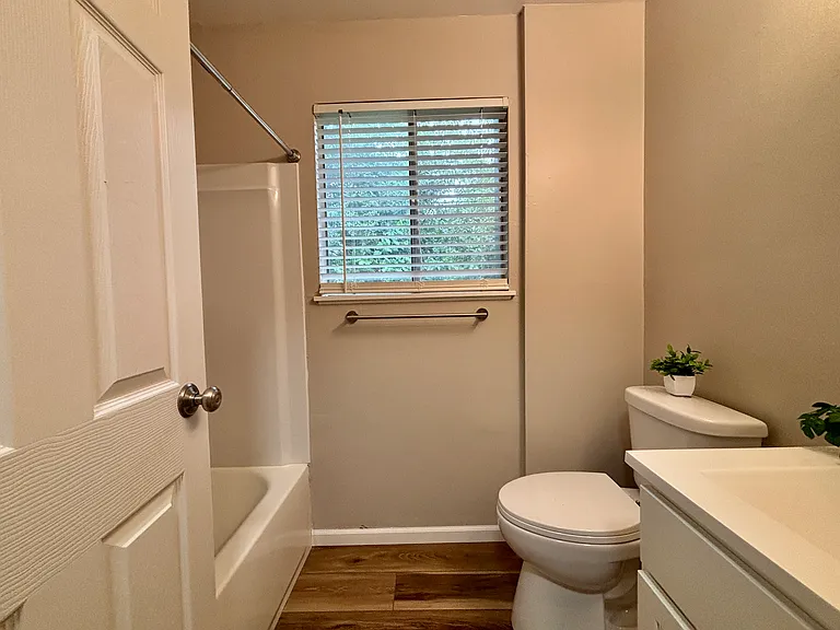 1105 Catalpa Cir — Photo 14