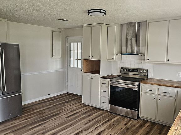 4th image of 4417 Railroad Ave