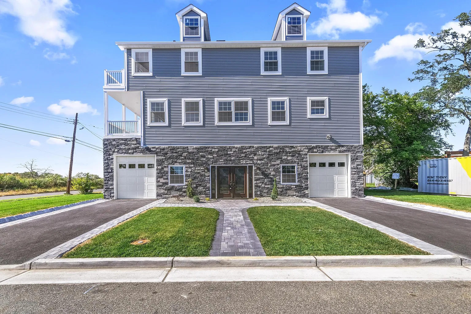 219 Herbert St photo 1