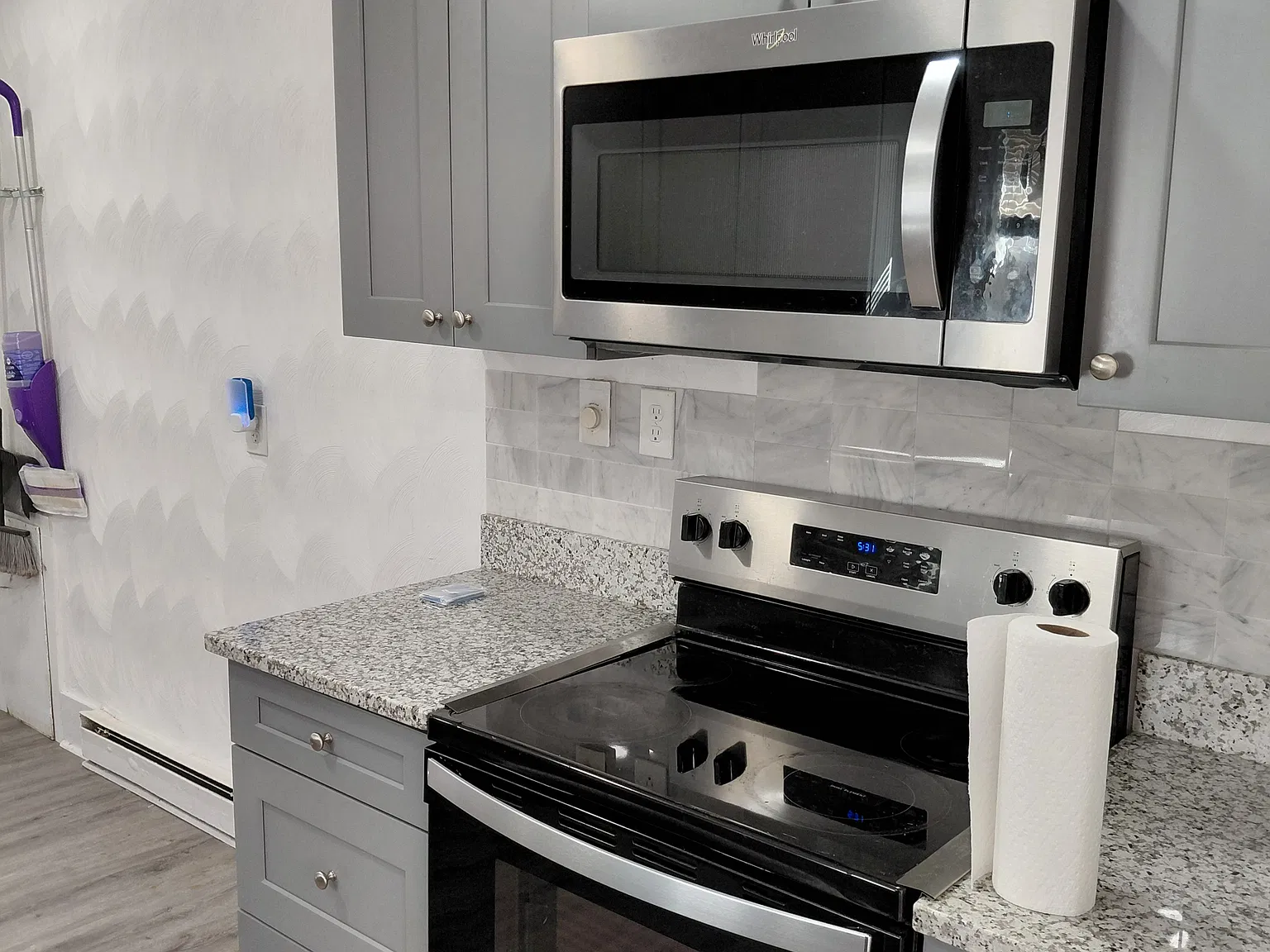 2 bed, 801 sqft, $1,300 — Photo 2