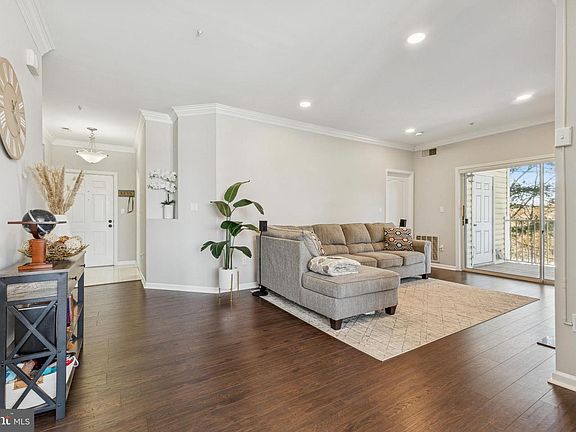 3rd image of 43302 Marymount Ter Unit 203