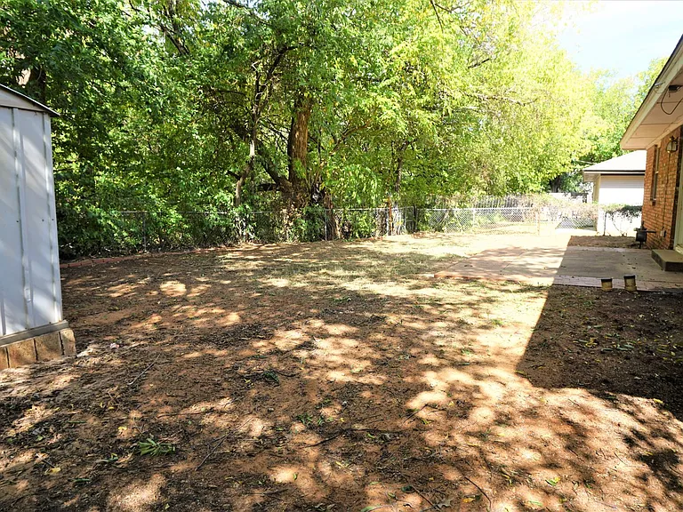 1813 Hardy Dr — Photo 37