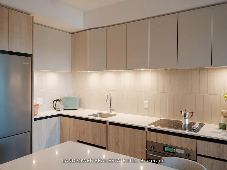 7950 Bathurst St #313 — Photo 3