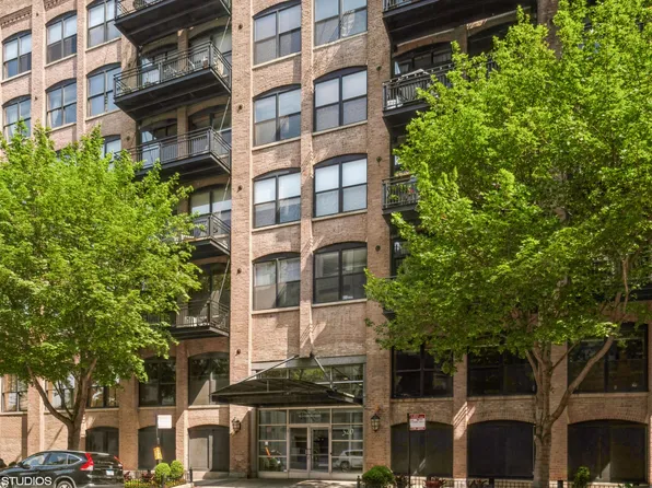 520 W Huron St APT 304, Chicago, IL 60654