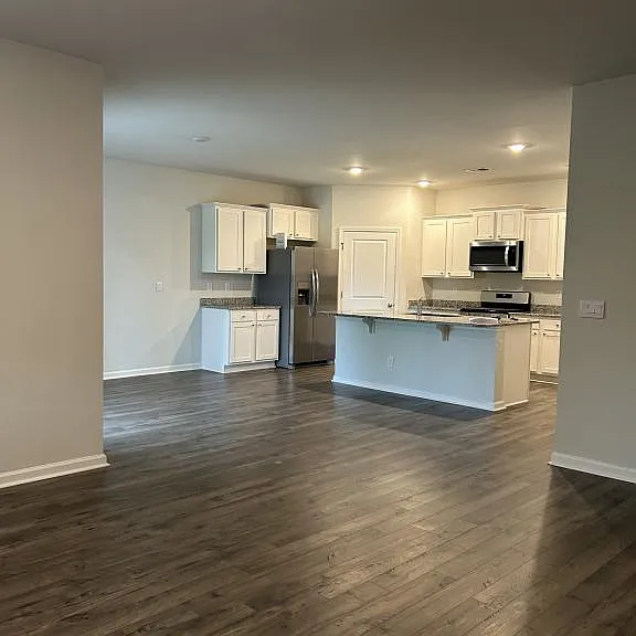 2105 Ridgedale Dr — Photo 2