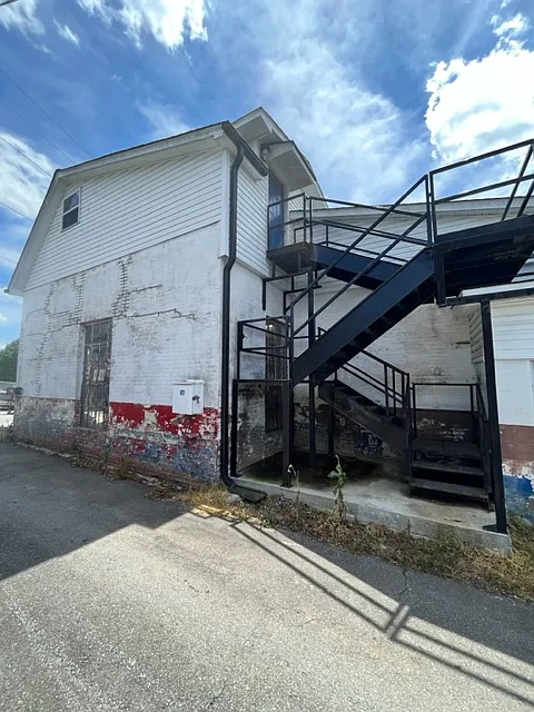 225 E Main St