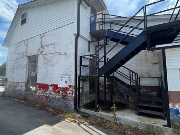 225 E Main St