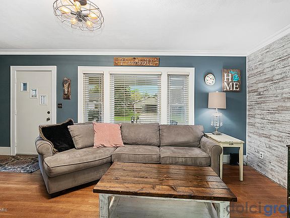 5th image of 1902 Randall Ave NW