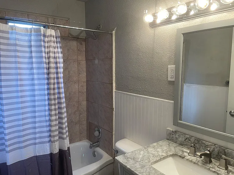 1011 S Van Buren St — Photo 8