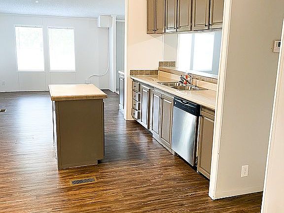 5th image of 4796 Sagebrush Dr