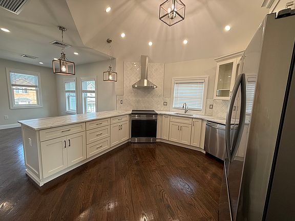 3rd image of 234 Yetman Ave #2B