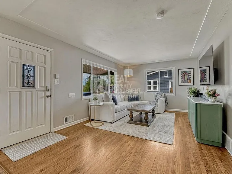 4252 S Logan St — Photo 5