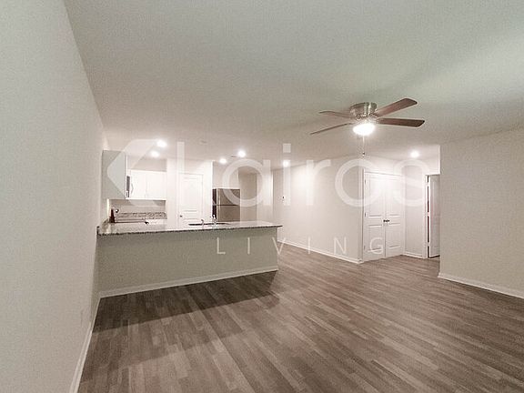 4th image of 204 Wild Oak Dr
