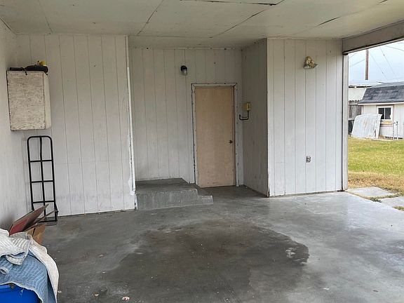 4th image of 985 NW 2nd Ave