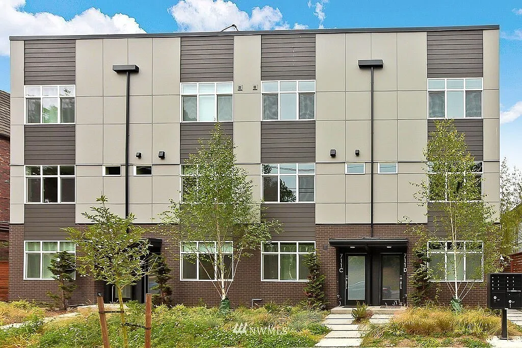 3 bed, 2.5 bath, 1550 sqft, $5,135 — Photo 1