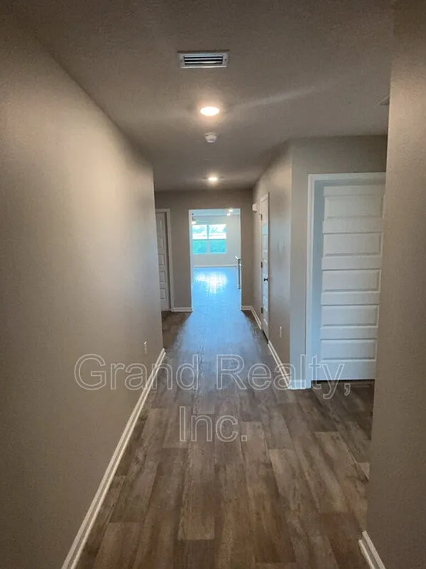 4 bed, 2.0 bath, 1752 sqft, $1,950 — Photo 2