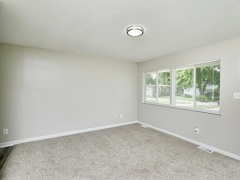 1915 Curtis Ct — Photo 5